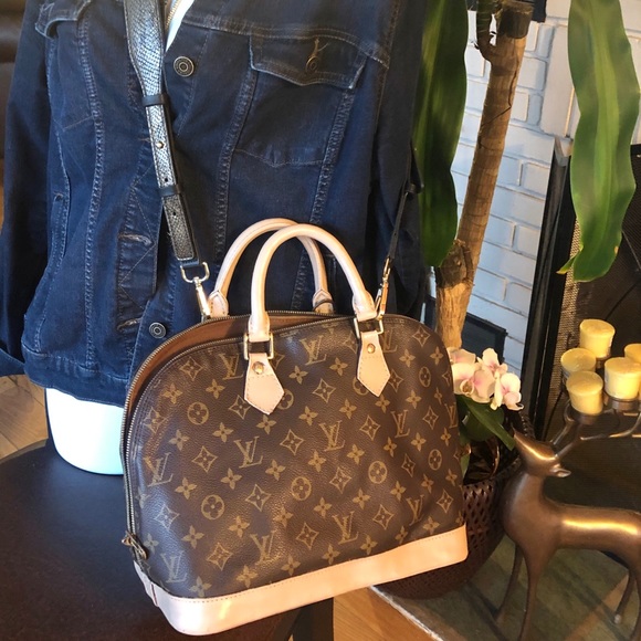 SoLD on IG ⭐️𝕃𝕠𝕦𝕚𝕤 𝕍𝕦𝕚𝕥𝕥𝕠𝕟 𝔸𝕃𝕄𝔸 PM - Picture 2 of 13